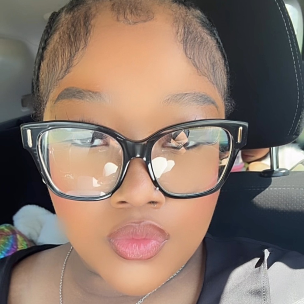 Meet your Posher, Riyah